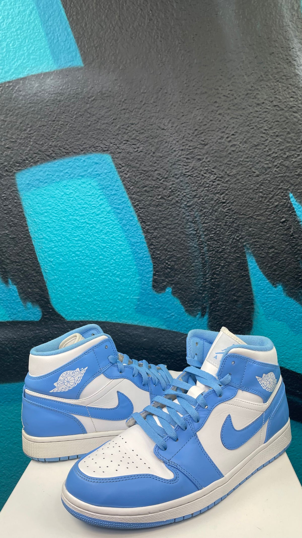 Air Jordan 1 Mid 'UNC'